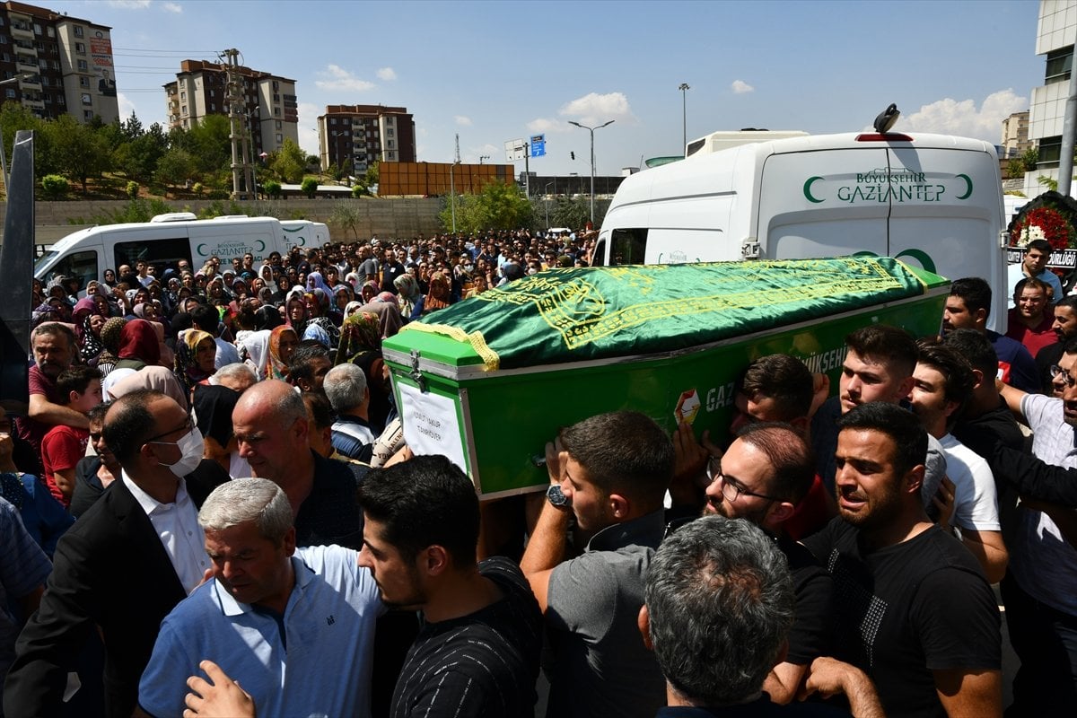 Gaziantep teki kazada hayatını kaybedenler son yolculuğuna uğurlandı #44