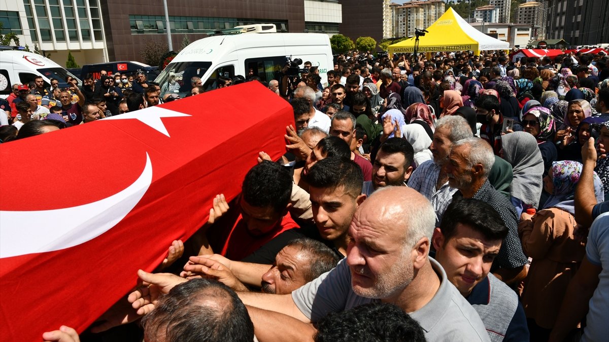 Gaziantep'teki trafik kazasında ölen muhabir ve sağlıkçılar için tören düzenlendi
