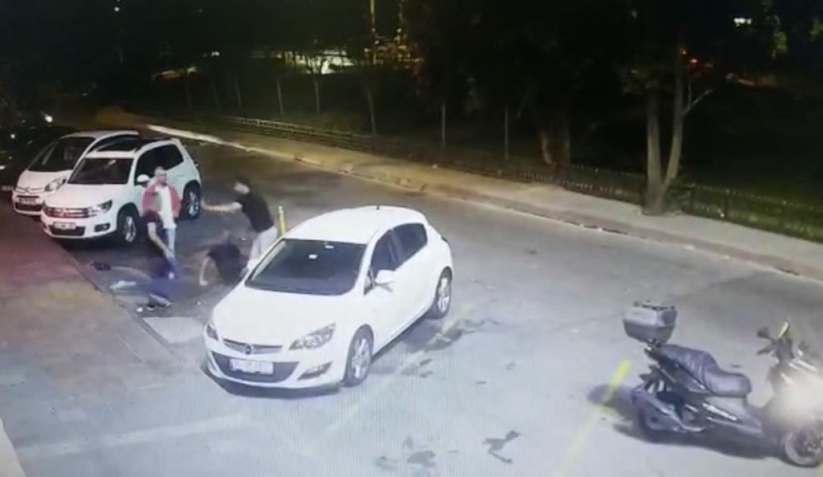 Kadıköy’de motokurye alkollü 3 şahsa Mike Tyson yumruğu attı #4