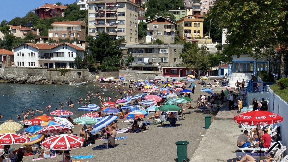 Zonguldak ta vatandaşlar halk plajına akın etti #2