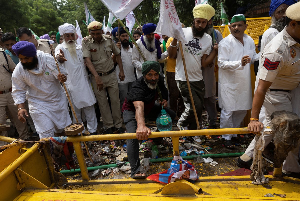 Farmers in India hold demonstration #3