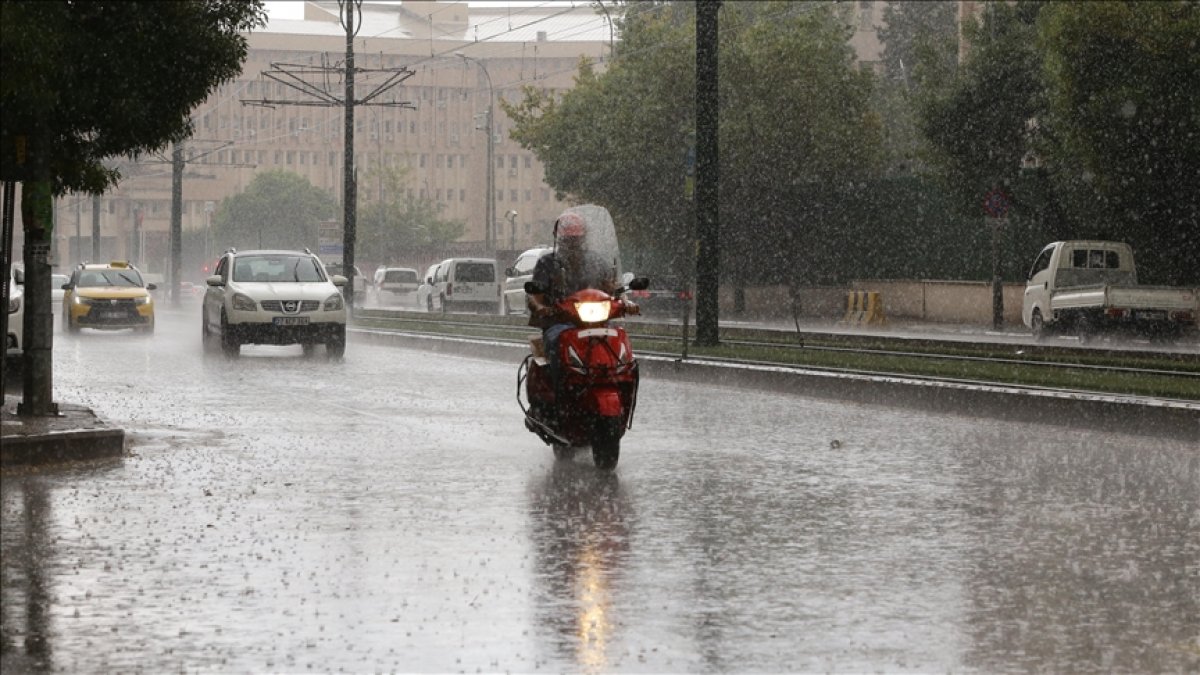 İstanbul dahil 15 il için sağanak yağış uyarısı #1