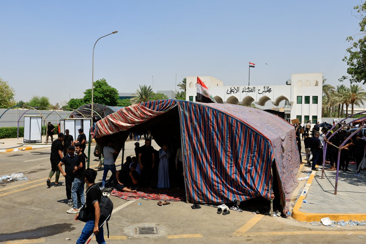 Sadr supporters set up tents in front of the Supreme Judicial Council in Iraq #5