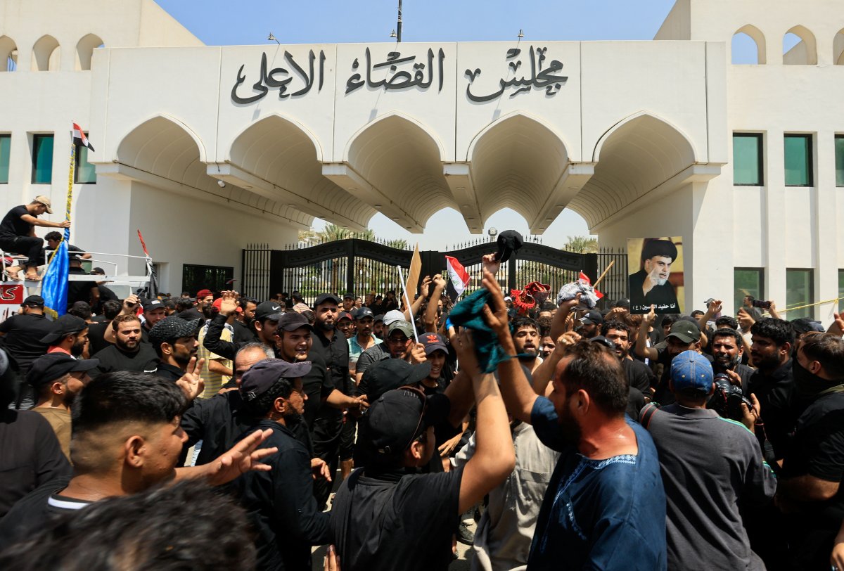 Sadr supporters set up tents in front of the Supreme Judicial Council in Iraq #3