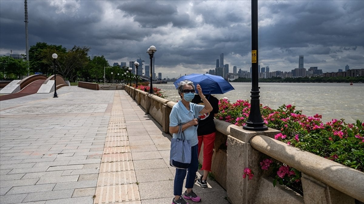 Typhoon Ma-on alert in China