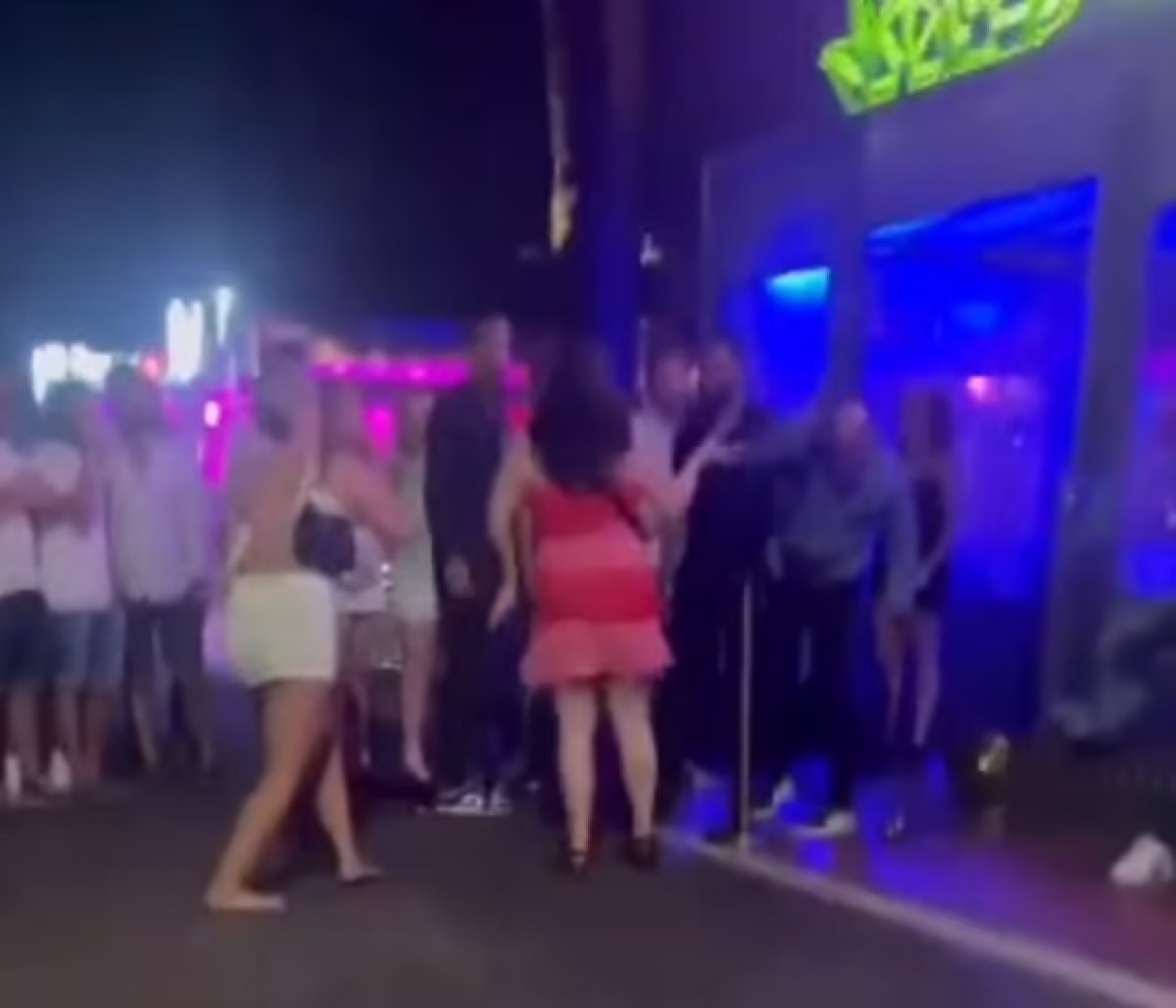 Violent intervention against women by nightclub attendants in Spain #2