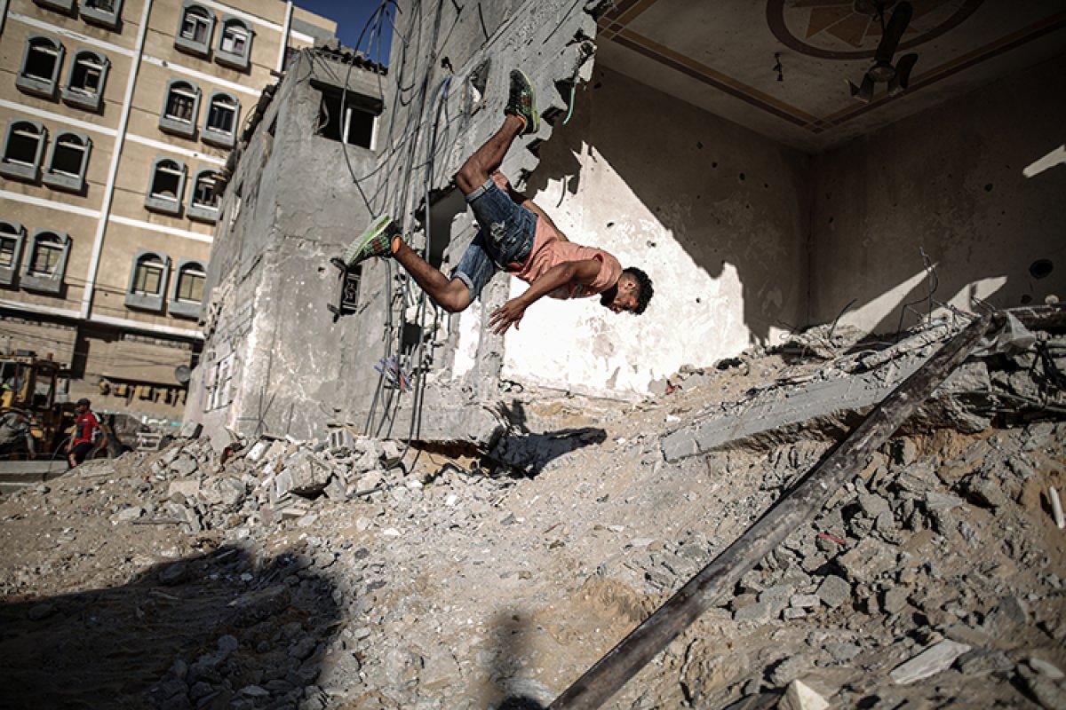 Parkour sport in the wreckage of the houses destroyed in the Israeli attacks of youth in Gaza #1