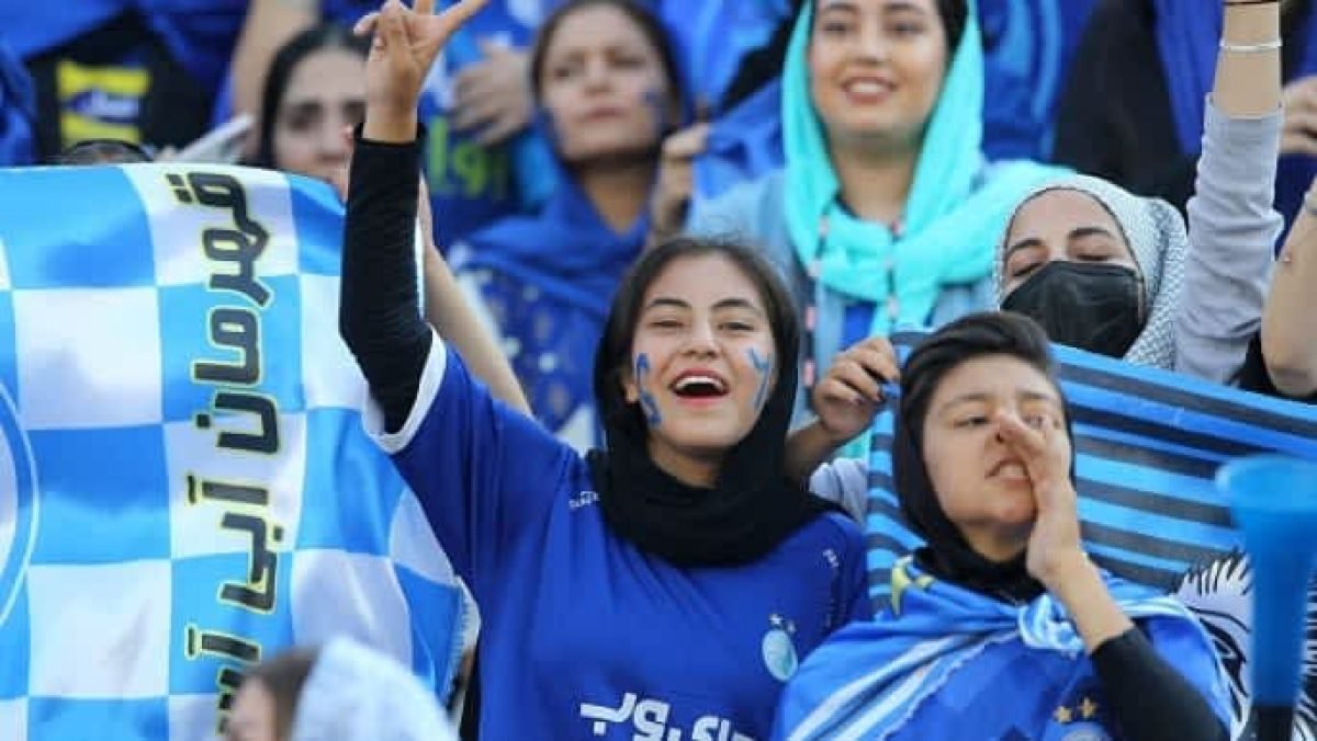 Tribune ban lifted for Iranian women #2
