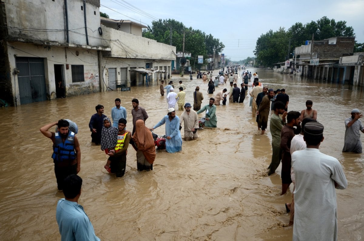 Pakistan da yaşanan sellerde can kaybı 1033 e çıktı #4