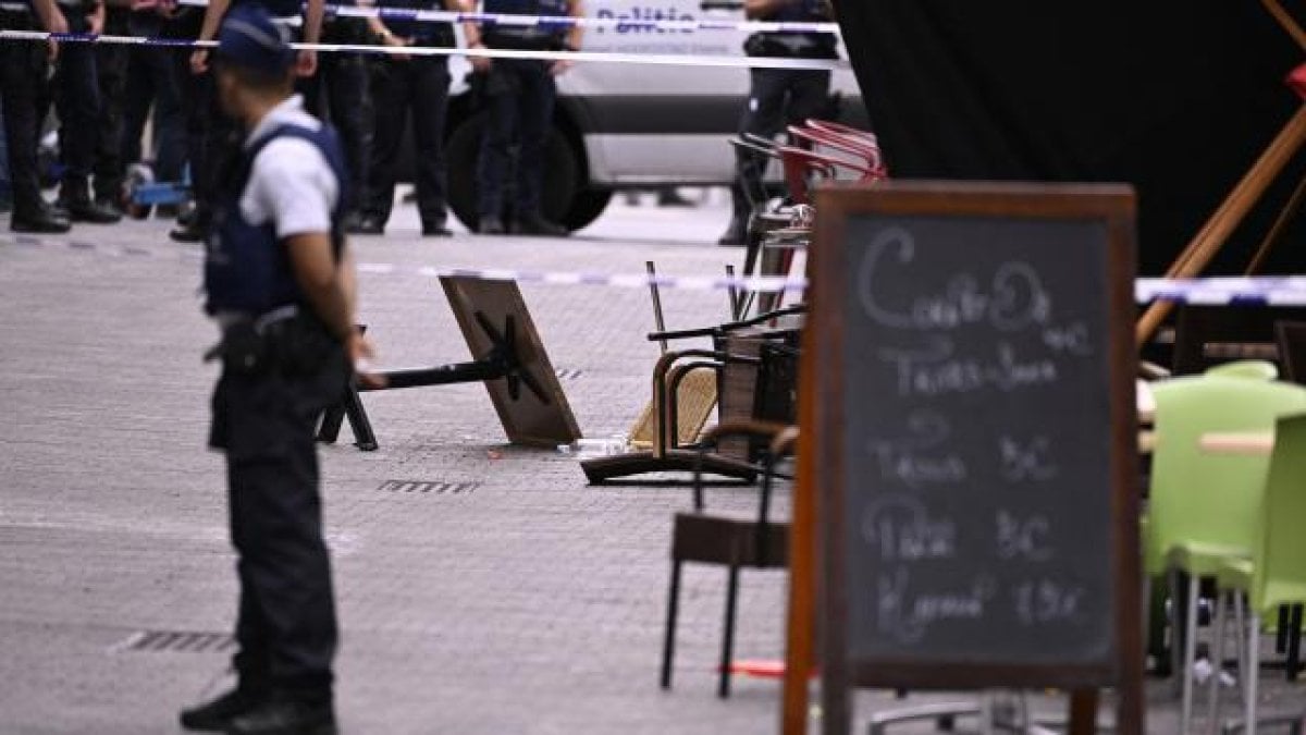 Minibus hits restaurant garden in Belgium: 6 injured #2