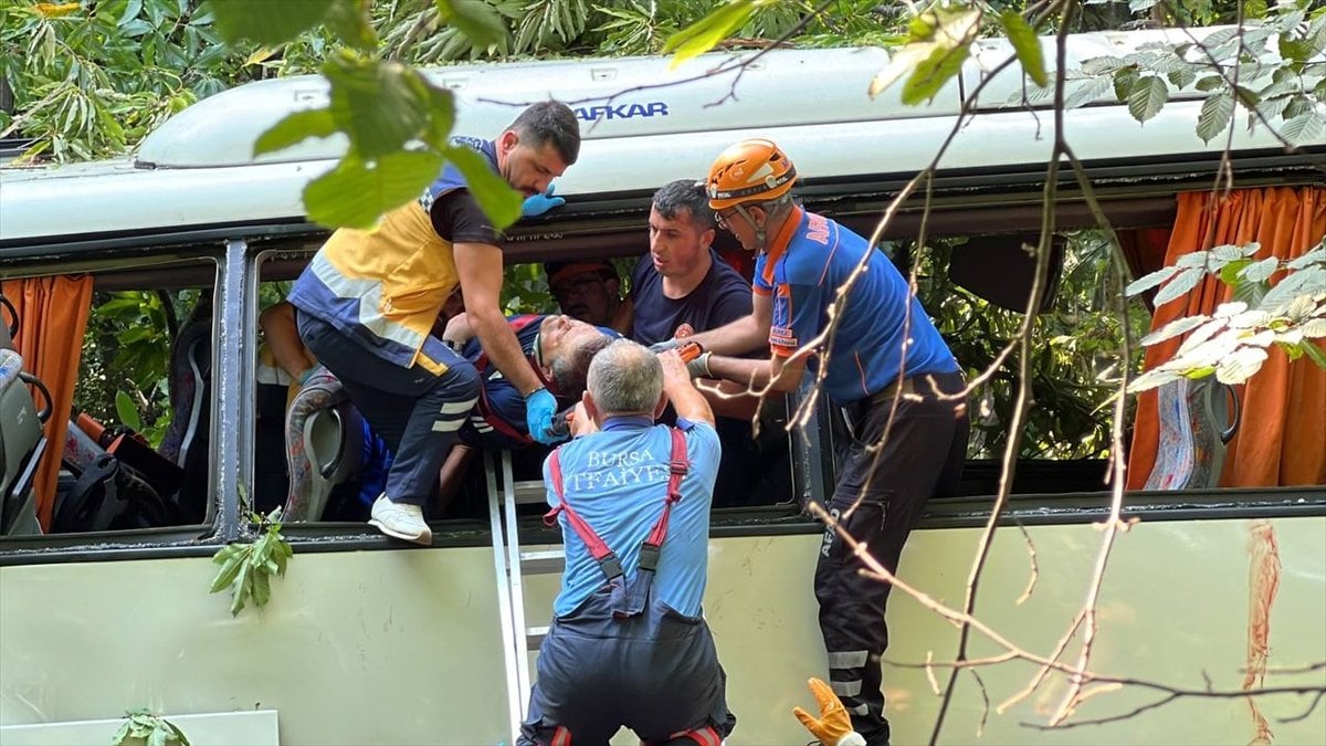 Bursa da tur otobüsü kazası: Ölü ve yaralılar var #1