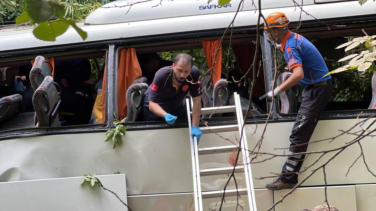 Bursa da tur otobüsü kazası: Ölü ve yaralılar var #3
