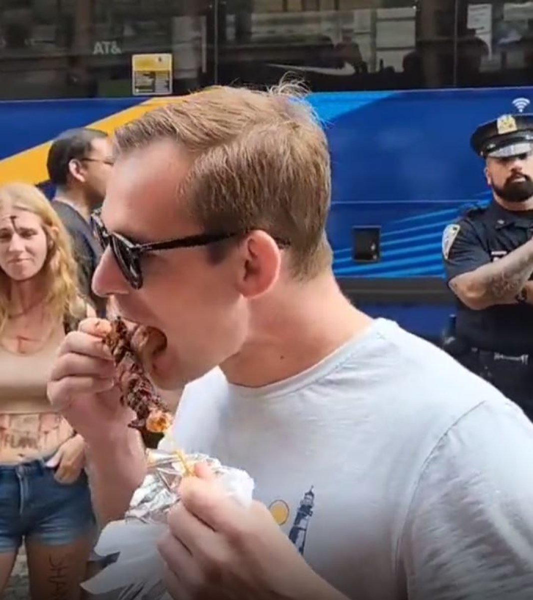 Kebab protest against animal rights activists in New York #3