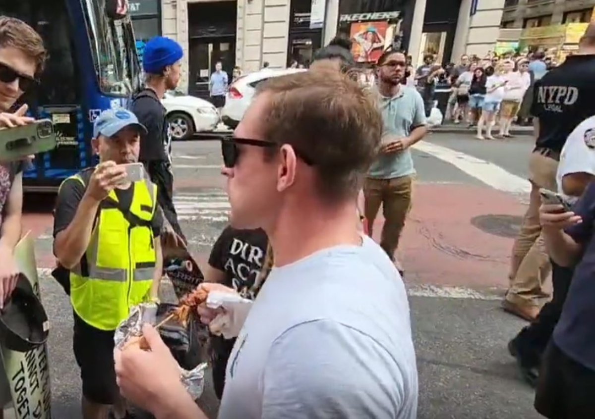 Kebab protest against animal rights activists in New York #1