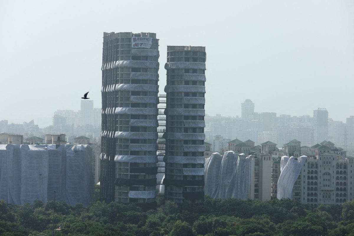 twin towers demolished in india #2