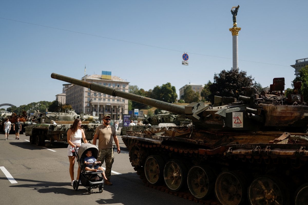 Annalena Baerbock tan,  Ukrayna savaşı hemen bitmez  mesajı #1