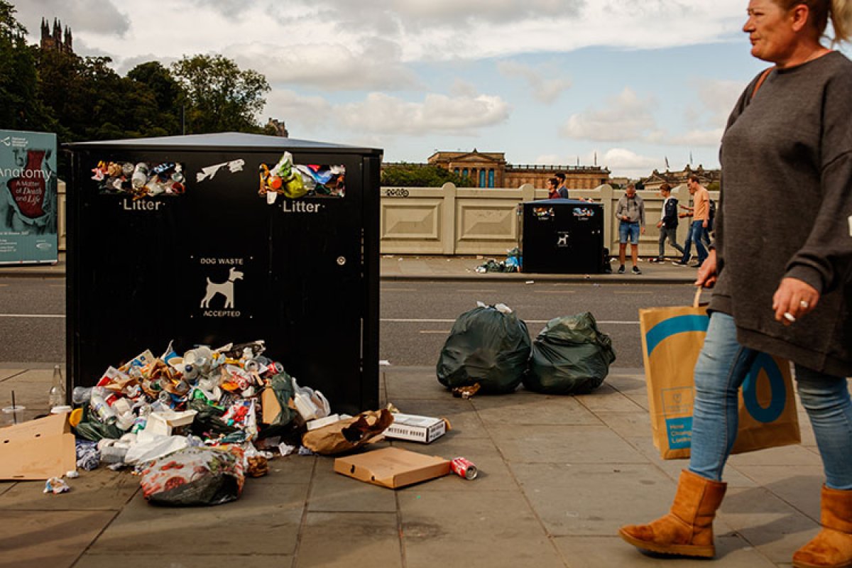 Sanitation workers on strike in Scotland: Streets filled with garbage #1