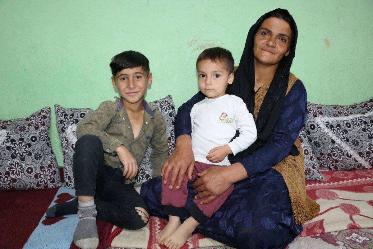 Hakkari�de tek odalı evde 6 çocuğuyla yaşayan kadın yardım bekliyor