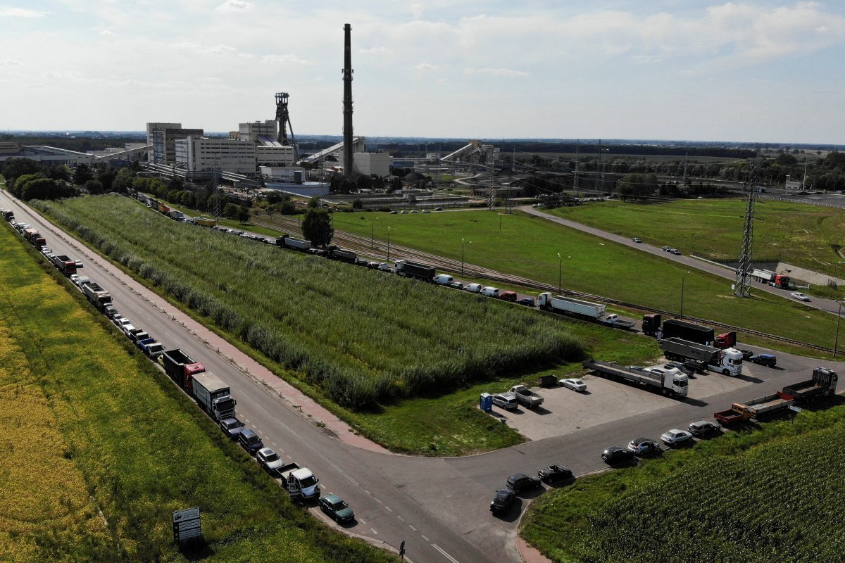 Long coal queues formed in Poland #1