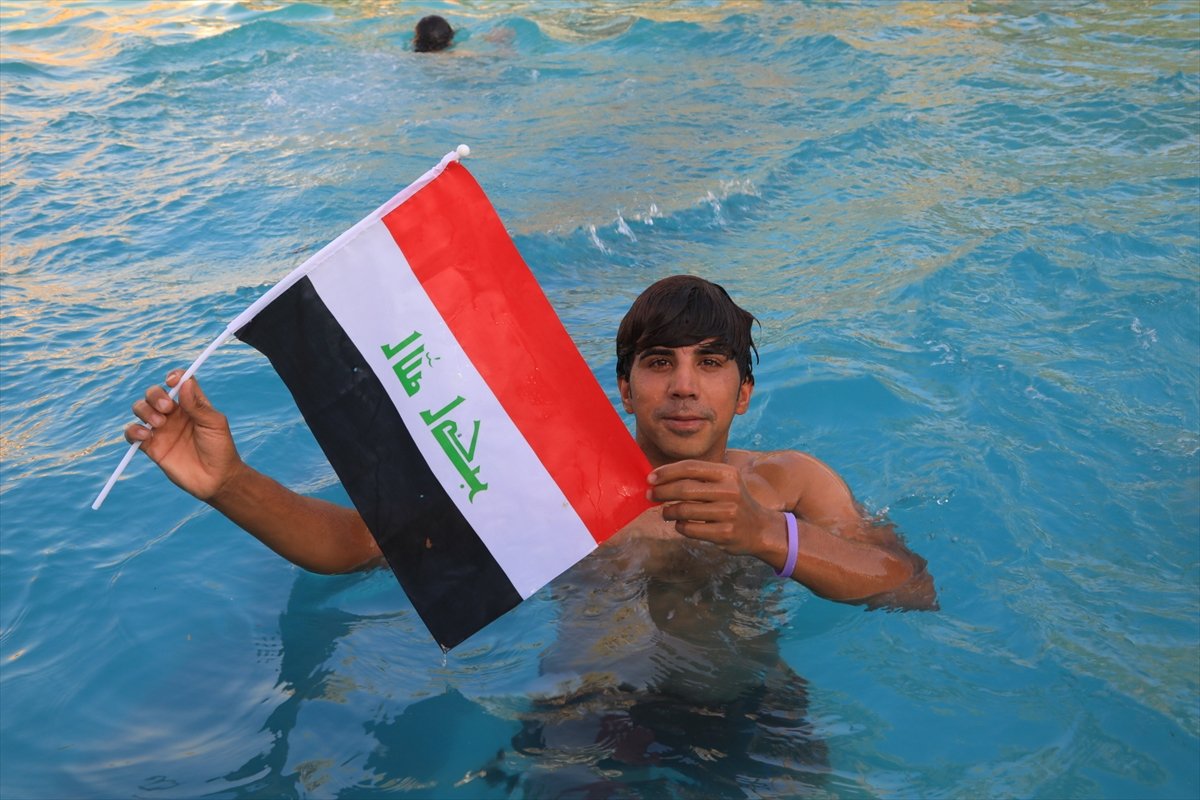 Sadr supporters swam in the pool at the Presidency #10