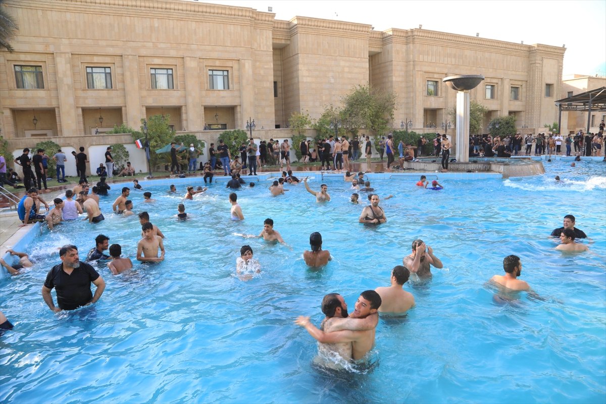 Sadr supporters swam in the pool at the Presidency #11