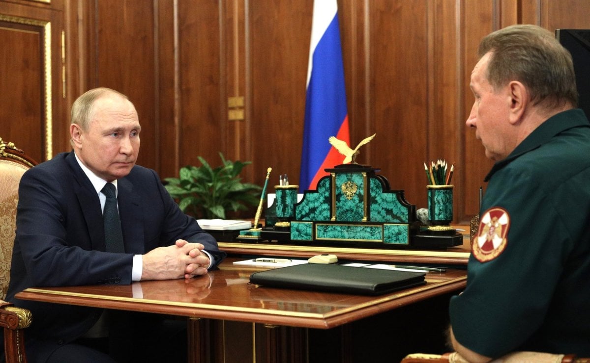 Vladimir Putin met with the Commander of the Russian National Guard Zolotov #2