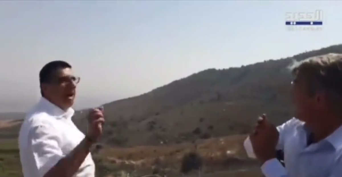 Lübnanlı bakanlar; İsrail sınırındaki duvarı taşladı #1