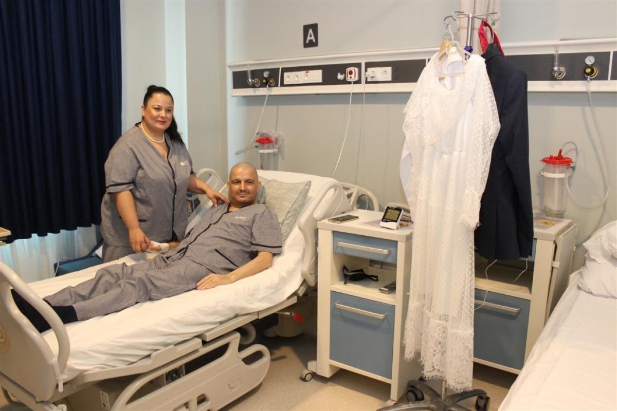 İzmir de ameliyat öncesi nikah masasına oturan lösemi hastası taburcu oldu #1