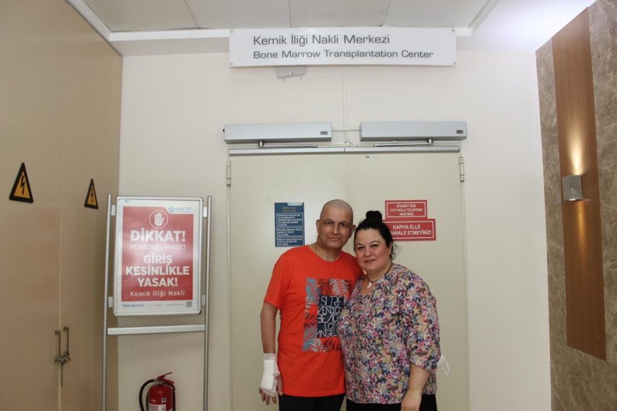 İzmir de ameliyat öncesi nikah masasına oturan lösemi hastası taburcu oldu #3