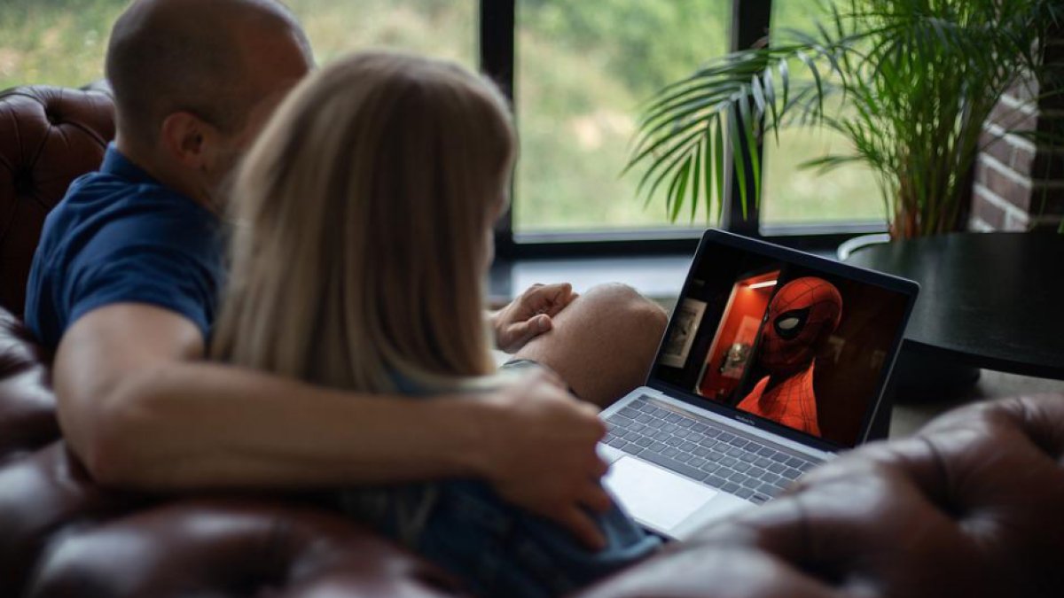 Sinema salonlarında film izlemek eskisi gibi talep görmüyor