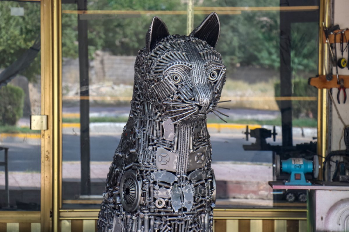 Hurda malzemelerle yapılan, 650 kilogramlık Van kedisi heykeli ilgi odağı oldu #3