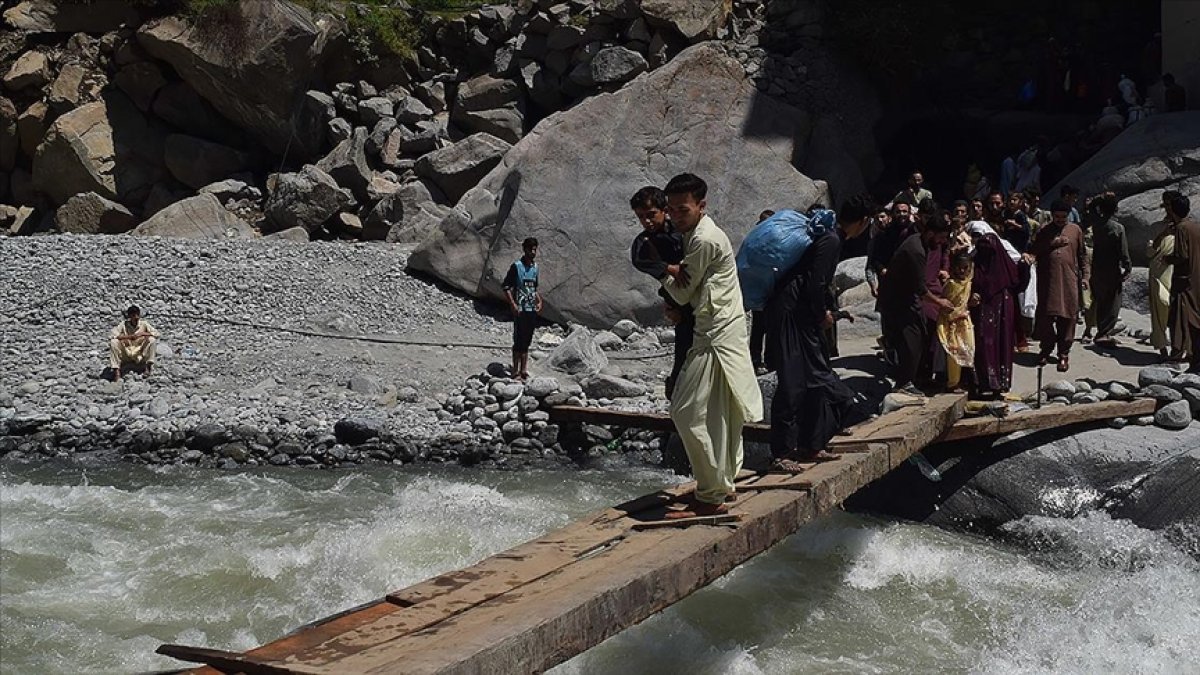 Epidemic alert in flood zones in Pakistan