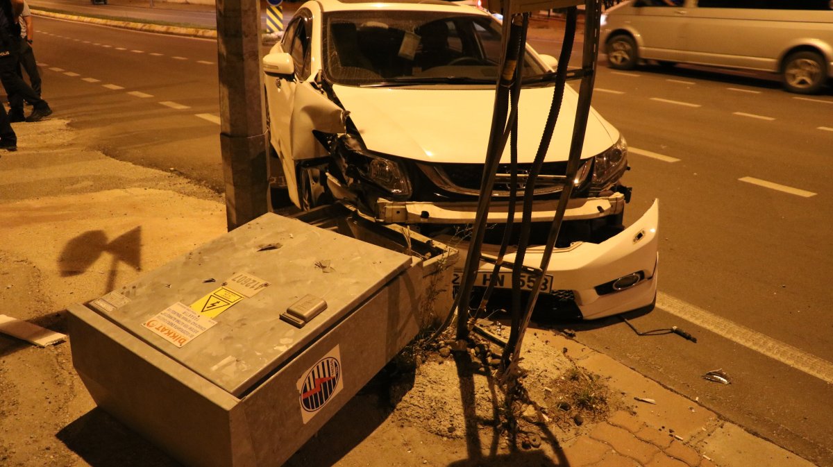 Edirne de alkolü sürücü, mahalleyi elektriksiz bıraktı #3