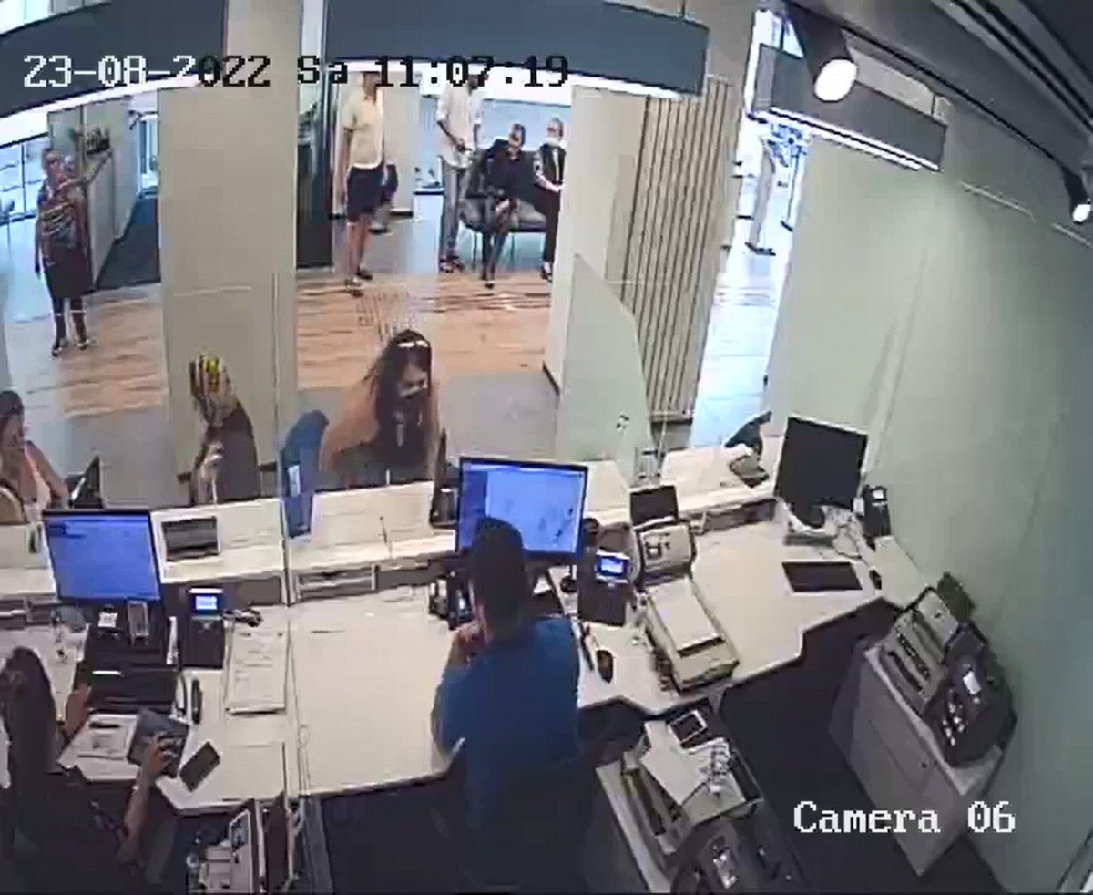 İstanbul da peruk takıp bir günde bankadan 500 bin lira çektiler #4