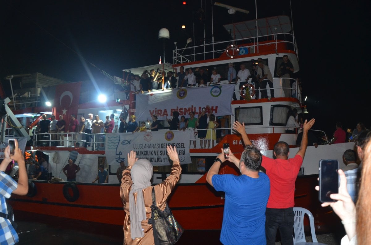 Balıkçılar av yasağının kalkmasıyla birlikte 'Vira Bismillah' dedi #7