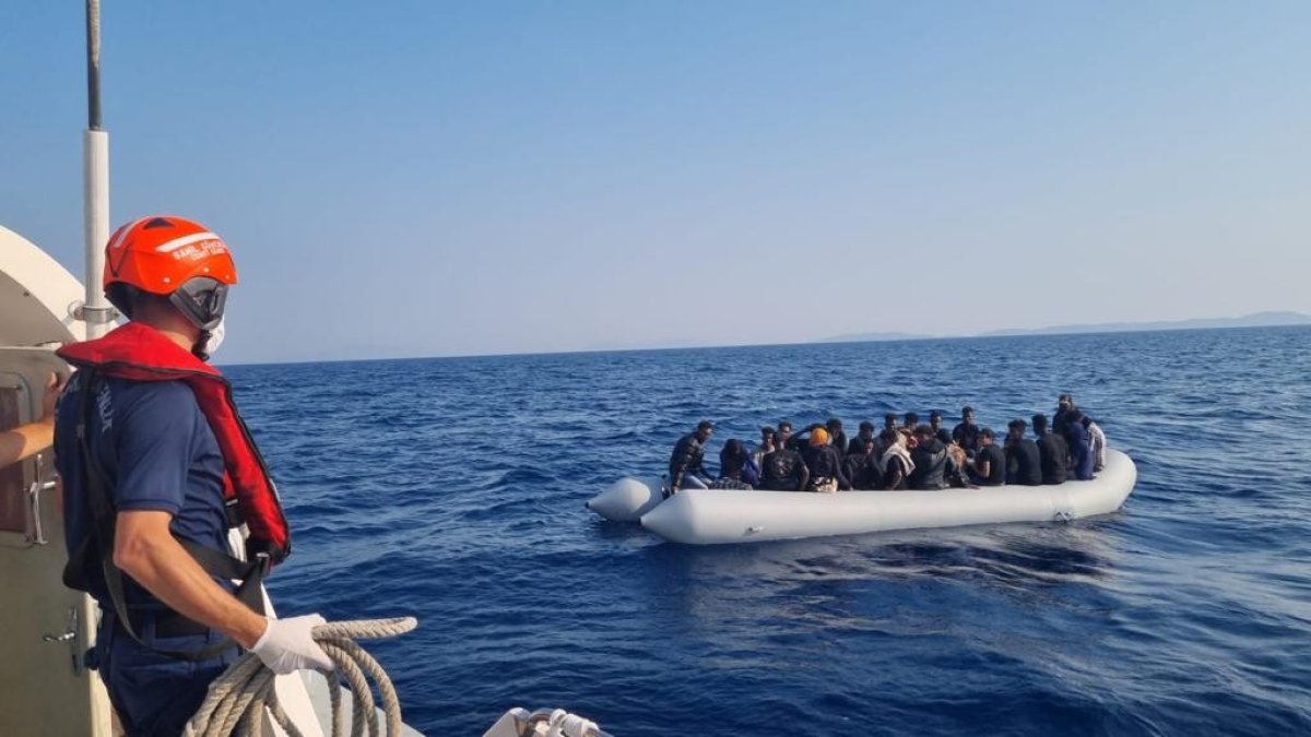 İzmir açıklarında 115 düzensiz göçmen kurtarıldı #2