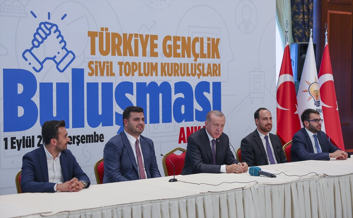 Cumhurbaşkanı Erdoğan gençlerle bir araya geldi #1