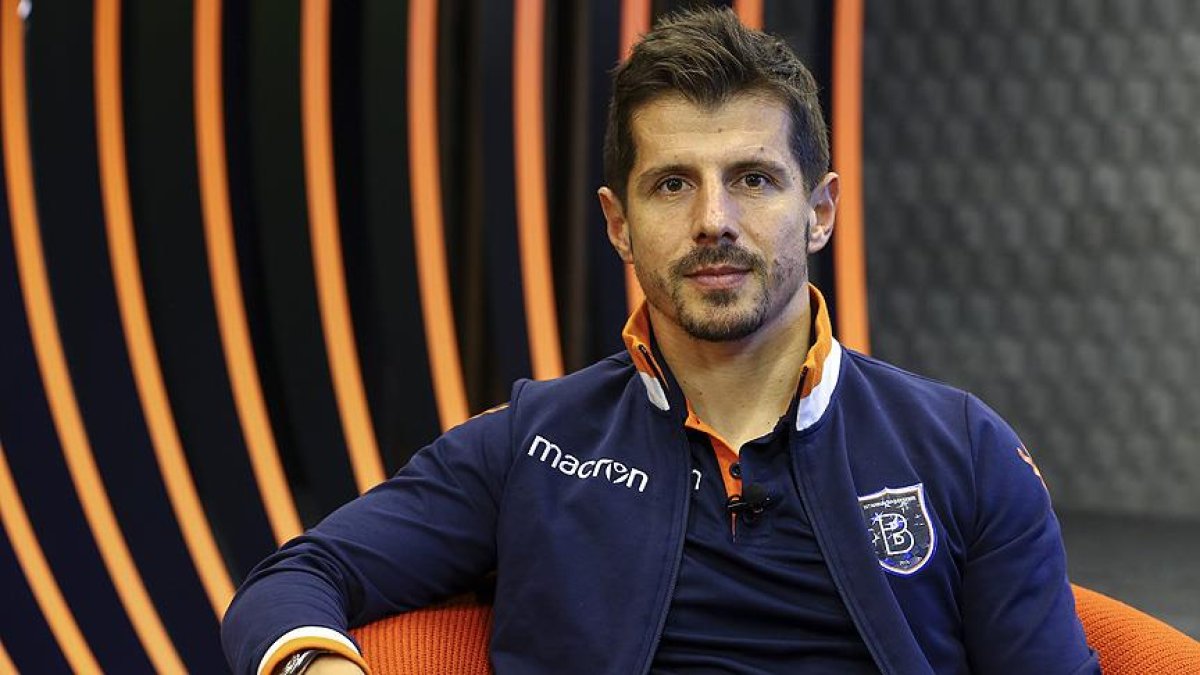 Emre Belözoğlu, Başakşehir ile sözleşme yeniledi #2