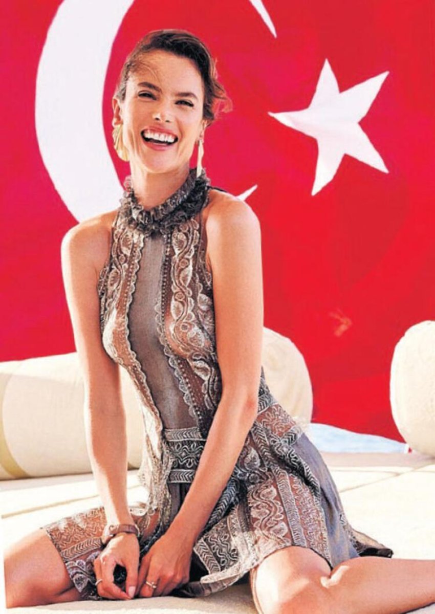 Alessandra Ambrosio, Türk bayrağıyla poz verdi #1