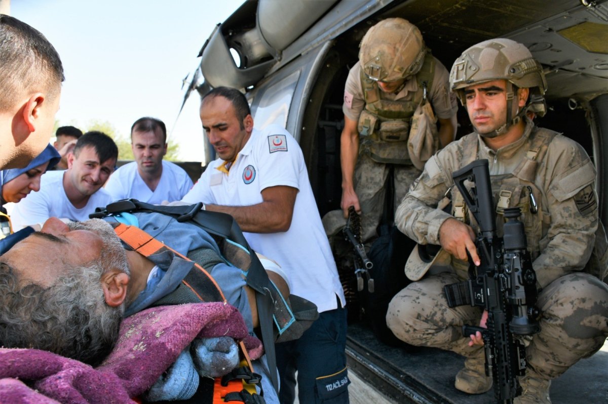 Siirt te domuzun saldırdığı çoban, helikopterle kurtarıldı #2