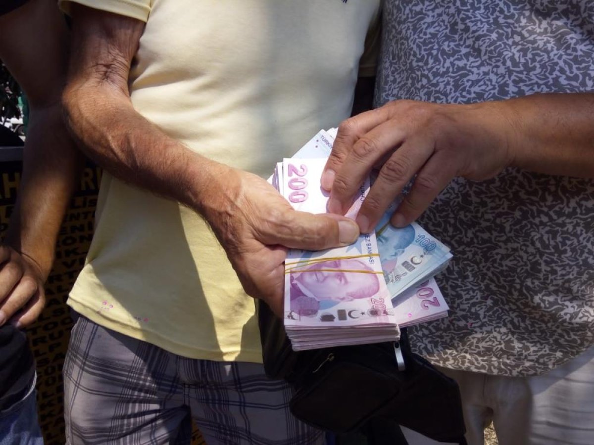 Muğla da İngiliz uyruklu bir kişi takside unuttuğu çantasına kavuştu #2