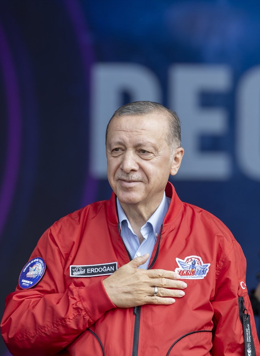 Cumhurbaşkanı Erdoğan: Çılgın Türkler yoluna devam edecek #1