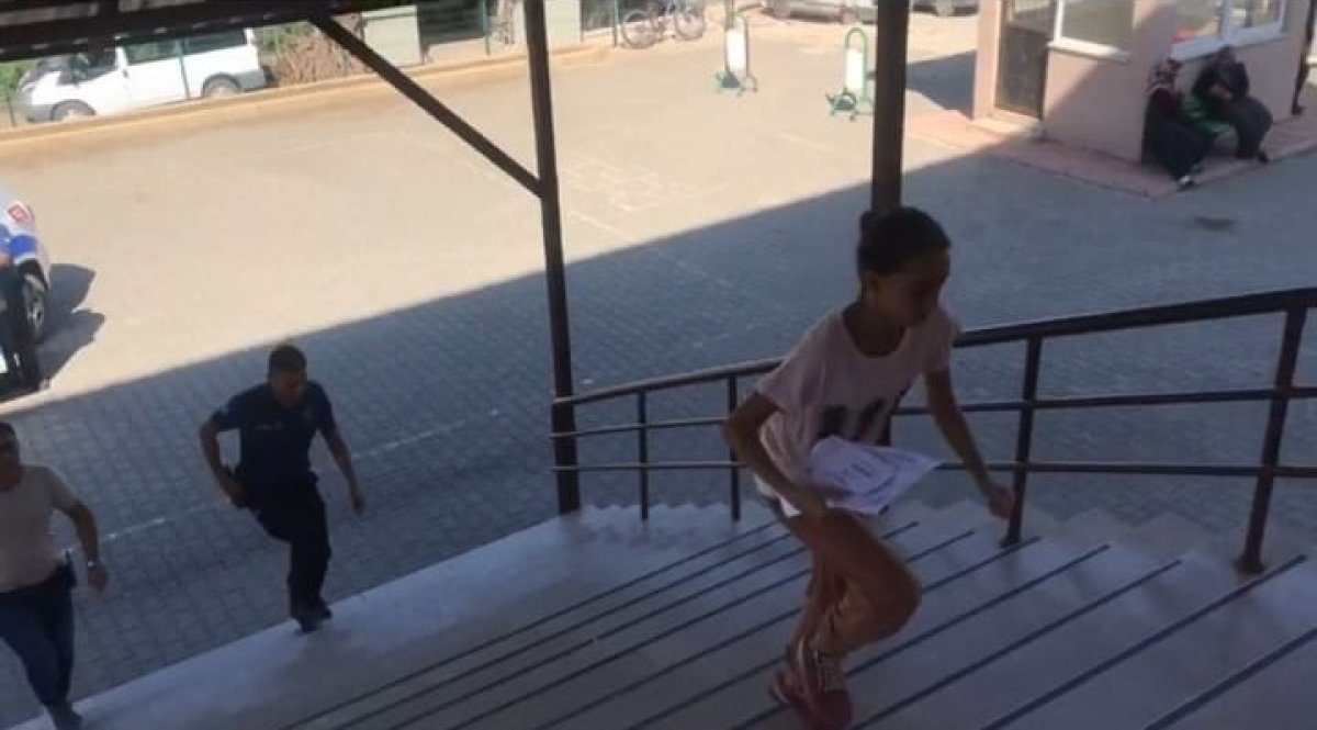 Adana da sınav öncesi kimliğini unutan öğrencinin imdadına polis yetişti #2