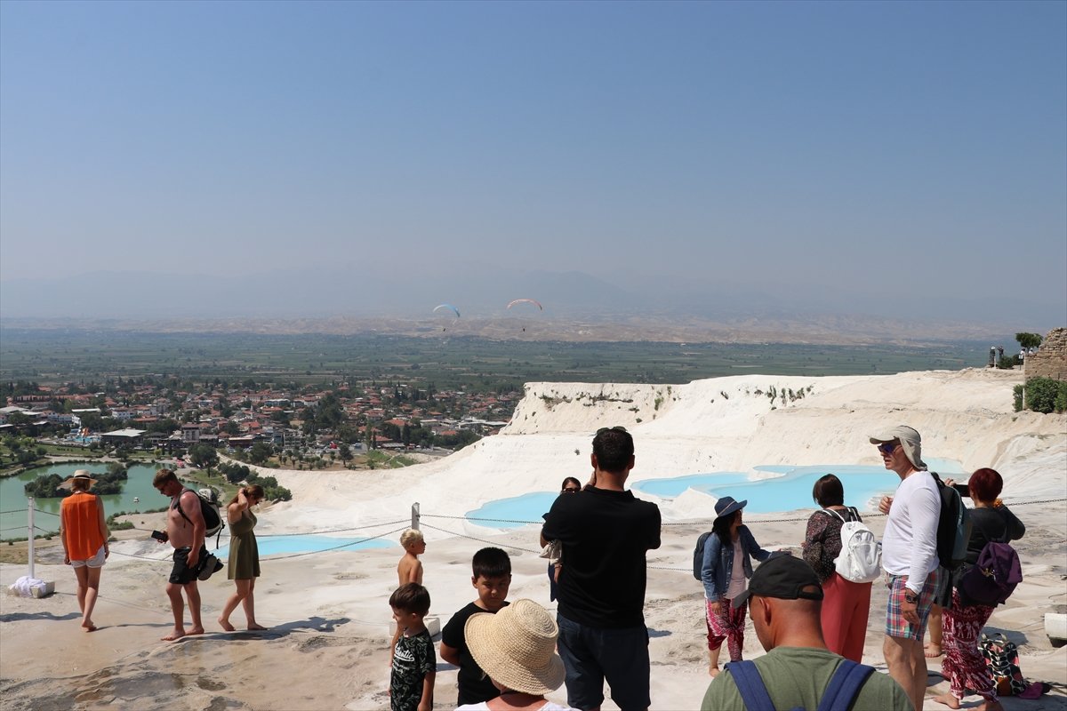 Pamukkale yi ilk 8 ayda 1 milyon kişi ziyaret etti #3