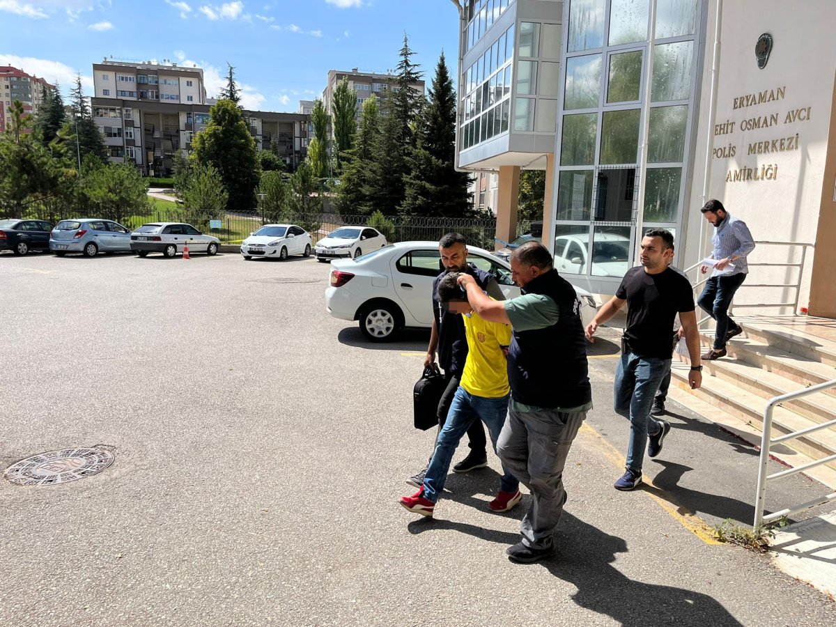 Beşiktaşlı futbolculara saldıran taraftar serbest bırakıldı #3