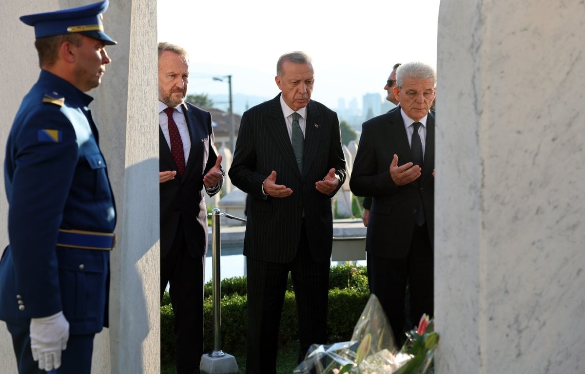 Cumhurbaşkanı Erdoğan dan, Aliya İzzetbegoviç in mezarına ziyaret #3