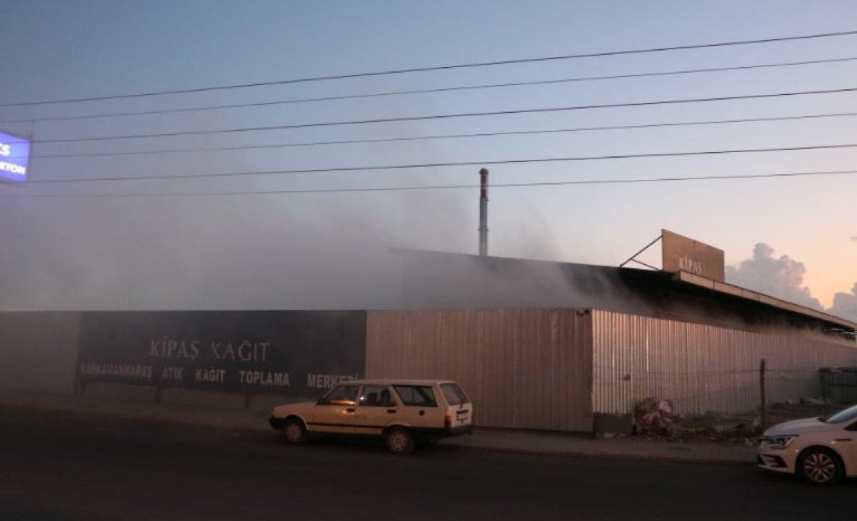 Kahramanmaraş ta bir kağıt fabrikası alev alev yandı #2