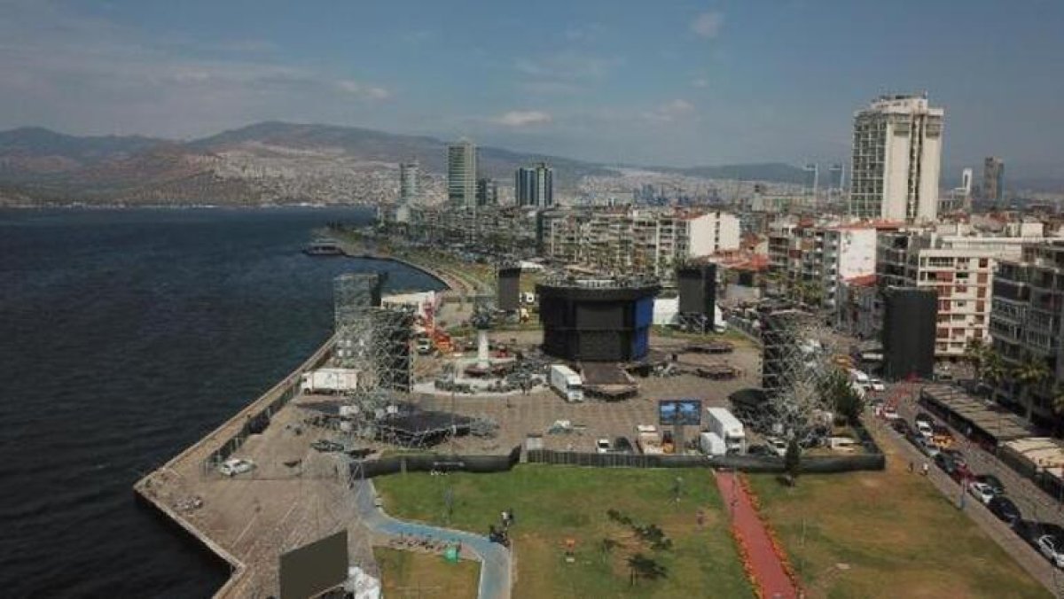 İzmir de Tarkan konseri için evlerin balkonları 500 dolara kiralandı #2