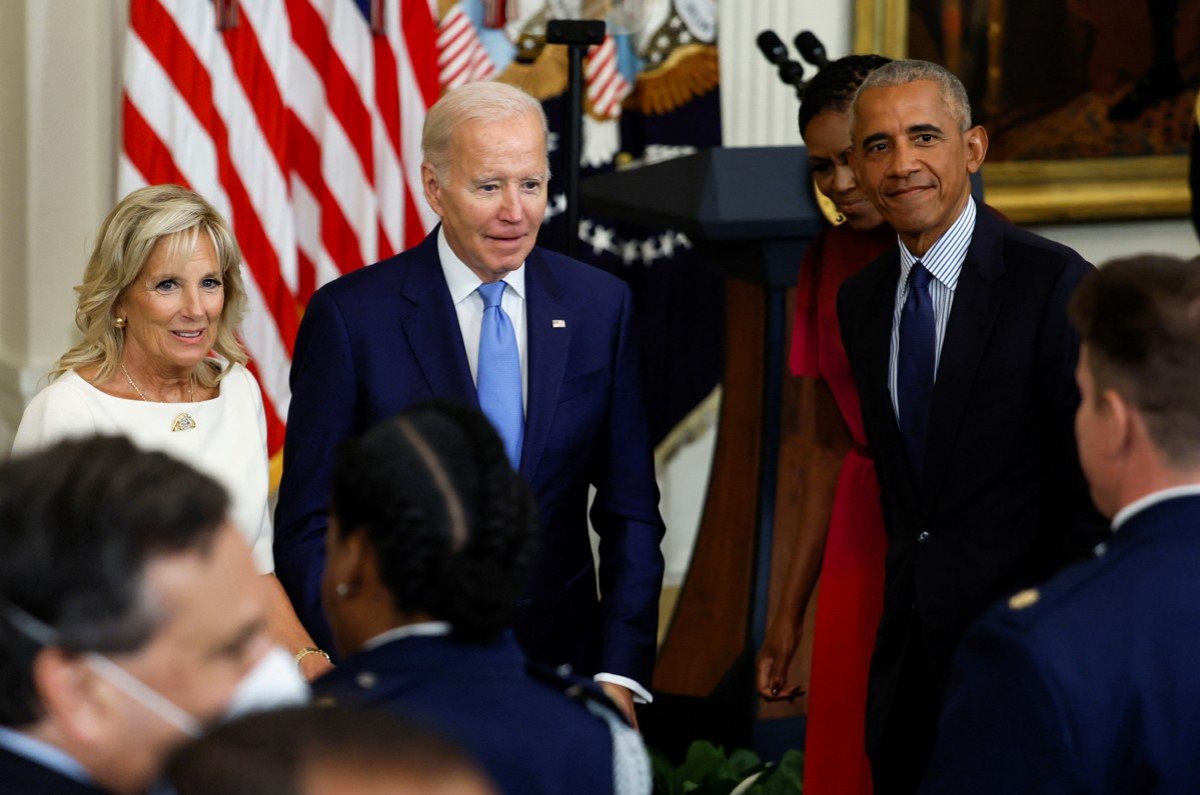 Obama çiftinin resmi portreleri Beyaz Saray da tanıtıldı  #6