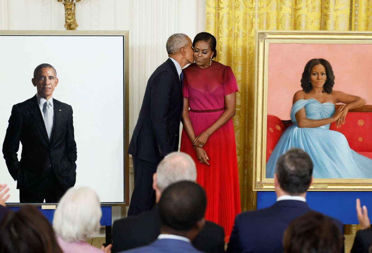 Obama çiftinin resmi portreleri Beyaz Saray da tanıtıldı  #5